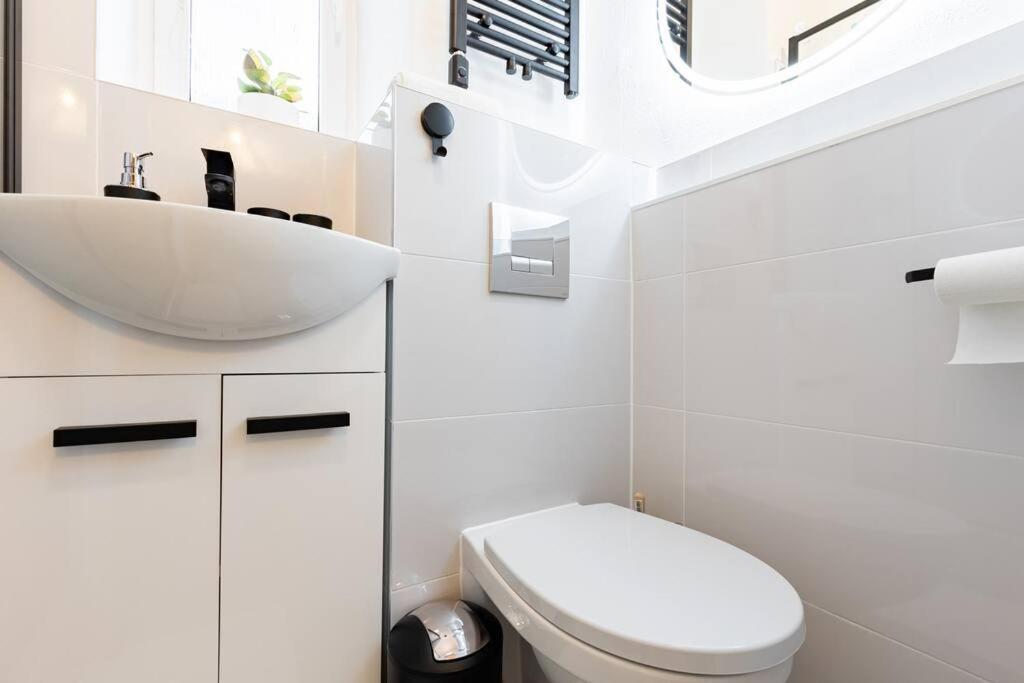 Serenity: Urban Garden Retreat Apartment Pressburg