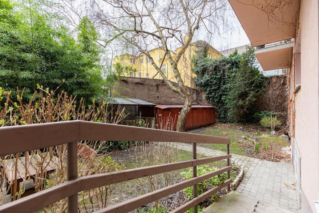 Serenity: Urban Garden Retreat Pressburg